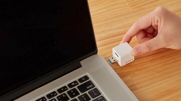 Android端末のデータを充電しながらバックアップできる「Qubii A」