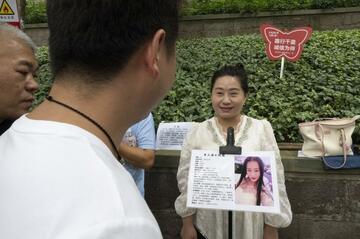 中国で人気の「婚活アプリ」はリアルな公園