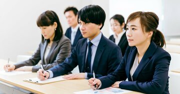 「会社の飲み会幹事なんてしょうもない」と考える社員が伸び悩みやすい【納得の説明】<本110冊が即売! 眠気が吹き飛ぶ社員研修(4)>