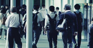 年収が低い会社ランキング2024【従業員の平均年齢40代前半・トップ5】1位は200万円台。300万円台は何社ある？