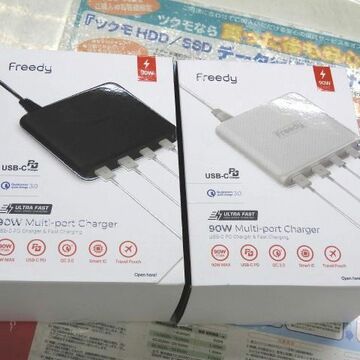 Mac関連のデバイスをまとめて4台充電できるマルチポートチャージャー