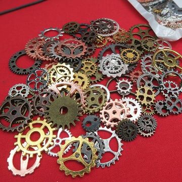 スチームパンク風にデコれる！ 100g入りの歯車セット