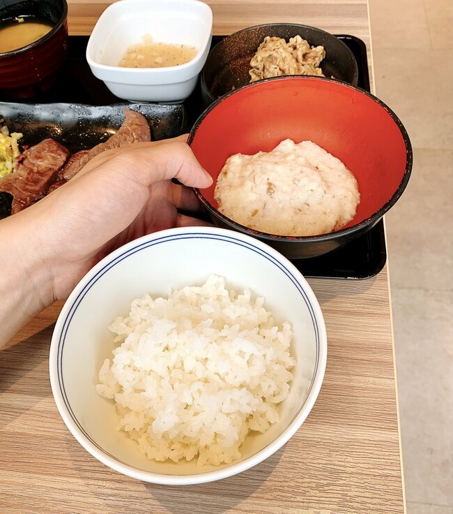 「肉多すぎてワロタ」「お腹ぱんぱん」吉野家の“よくばりすぎるメニュー”ご飯おかわり自由なのが嬉しい!「とんでもなく美味しかった」《実食レビュー》