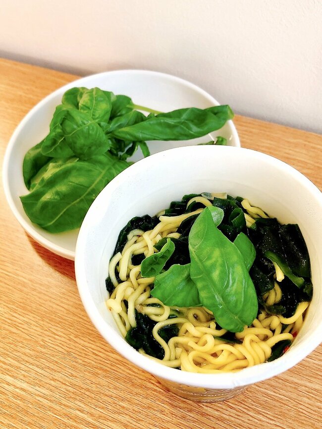 「ぼくが死ぬまで売ってくれ」セブンの“あさり出汁ラーメン”わかめの量にビビったわ…！「好きすぎて週2で食べてる」「170円のクオリティとは思えない」