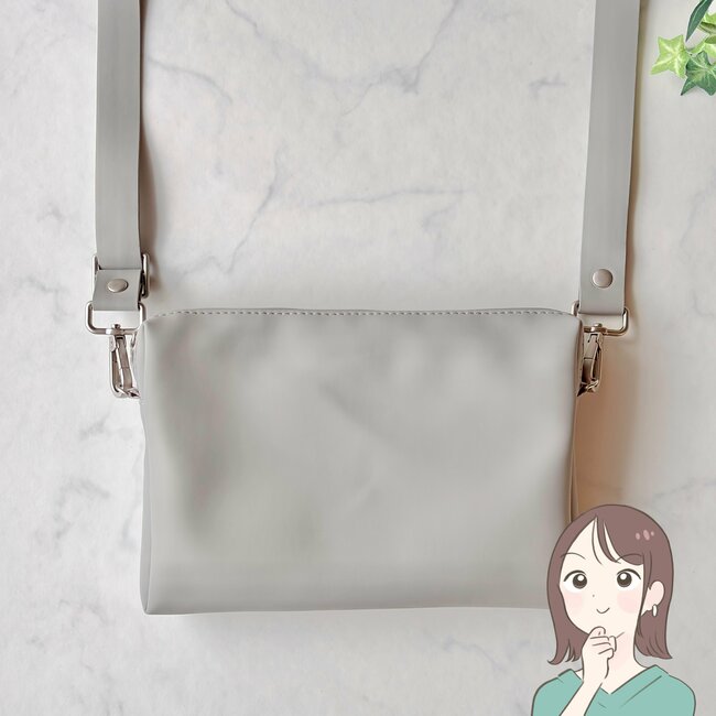 「重いカバンを使わなくなった」無印良品の“ミニバッグになるポーチ”が天才すぎる!「財布、携帯、キーケース入ります!」「整理しやすく使いやすい」