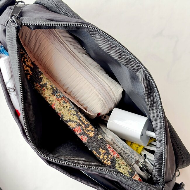 「複数購入しました」3COINSの“お財布がいらないバッグ”が快適すぎる！「気軽に使えて良い」「思っていたより入ります」