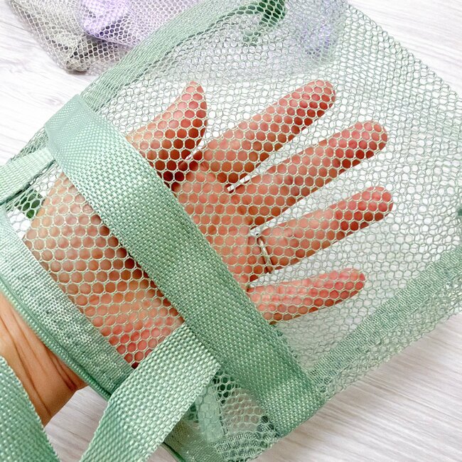 便利すぎて3色まとめ買いした!セリアの「無印みたいなミニバッグ」通院セットや暑さ対策グッズ入れにぴったり!【購入レビュー】