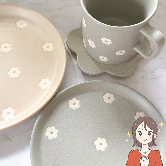 可愛すぎて全種類そろえたい！3COINSの“マリメッコみたいな食器”買ってから出番が止まらない！「思っていた以上に可愛い」「テンション上がります」《購入レビュー》