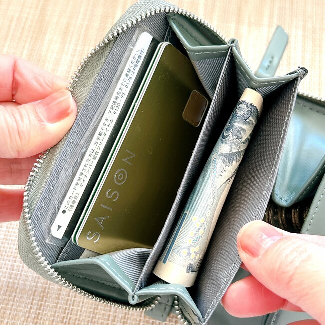 ガバッと開いて使いやすい…！アフタヌーンティーの「おしゃれミニ財布」がセールで62％オフは破格だよ！