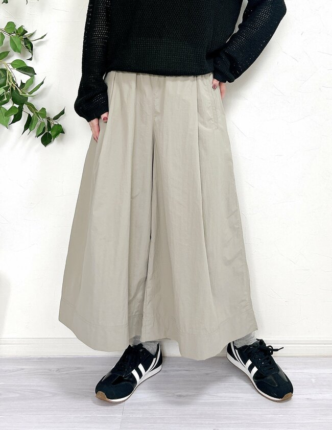「履き心地、最高です！」ユニクロの“スカートみたいなパンツ”がめっちゃ軽くて楽ちん…！「体型も拾わず買って正解」「花粉や埃が付きにくい」