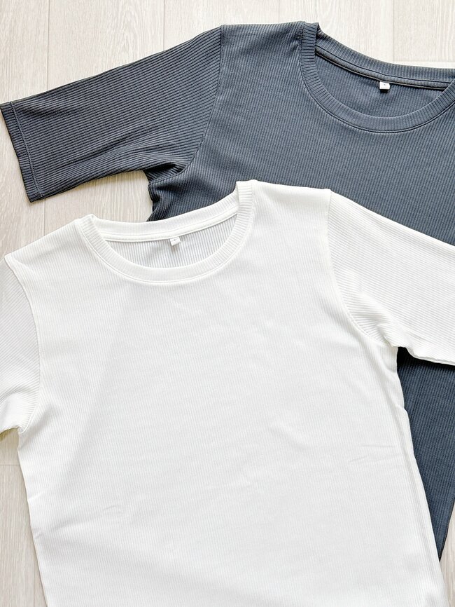 「痩せて見えます」「色違いで揃えたい」無印良品の“1490円トップス”びよ～んと伸びて着心地もバツグンなんです！「この袖丈を探してた」