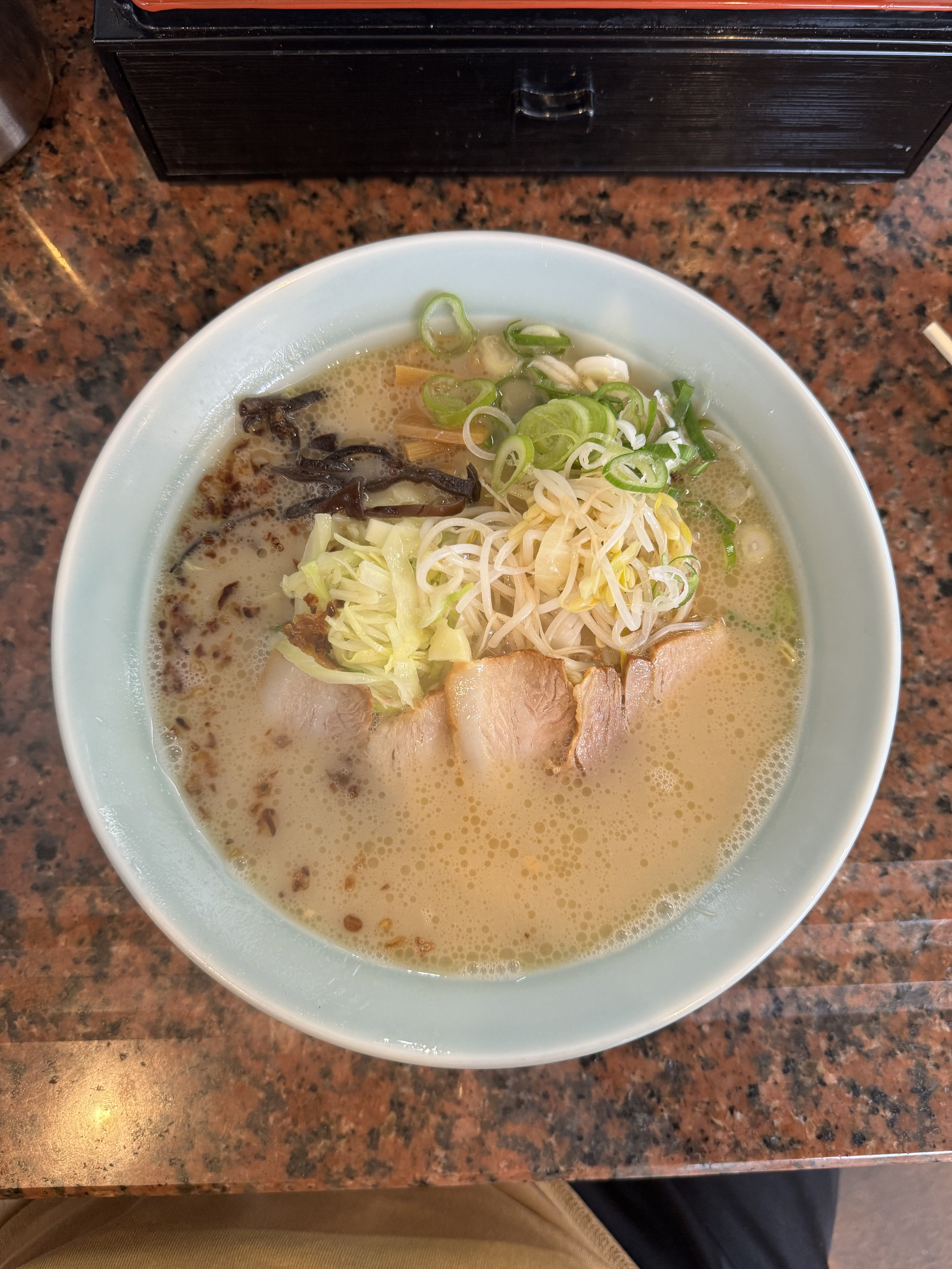 長渕剛が「必ず立ち寄る」ラーメン屋、 絶対インスタ映えしないけど激ウマだった!