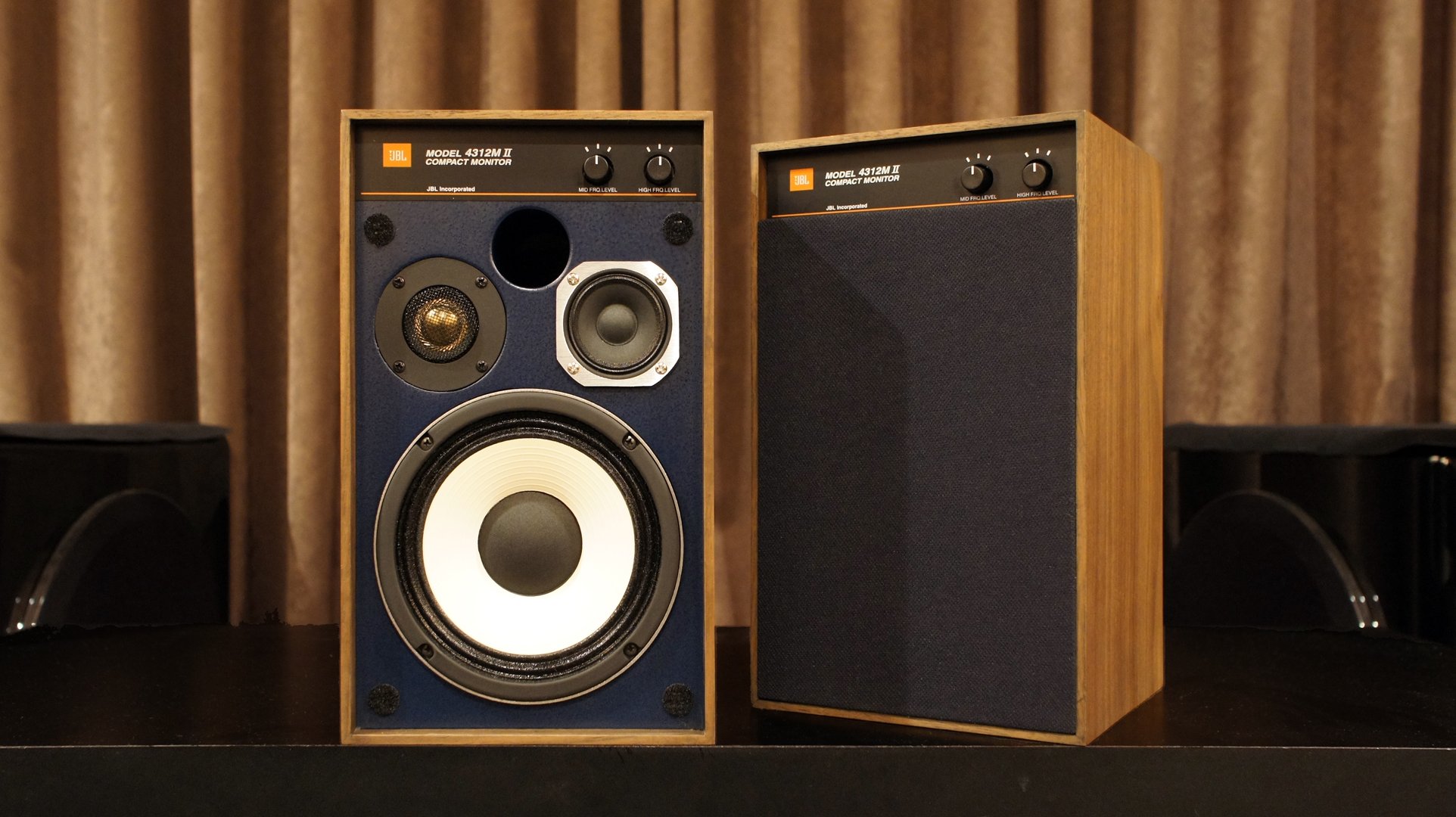 懐かしい顔付きと現代的な音──JBL 「4312MⅡ」で聴く「Shiro SAGISU