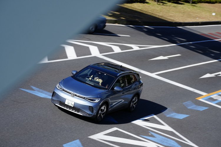 フォルクスワーゲンのEV「ID.4」試乗記、後輪駆動が楽しいSUVクーペの魅力