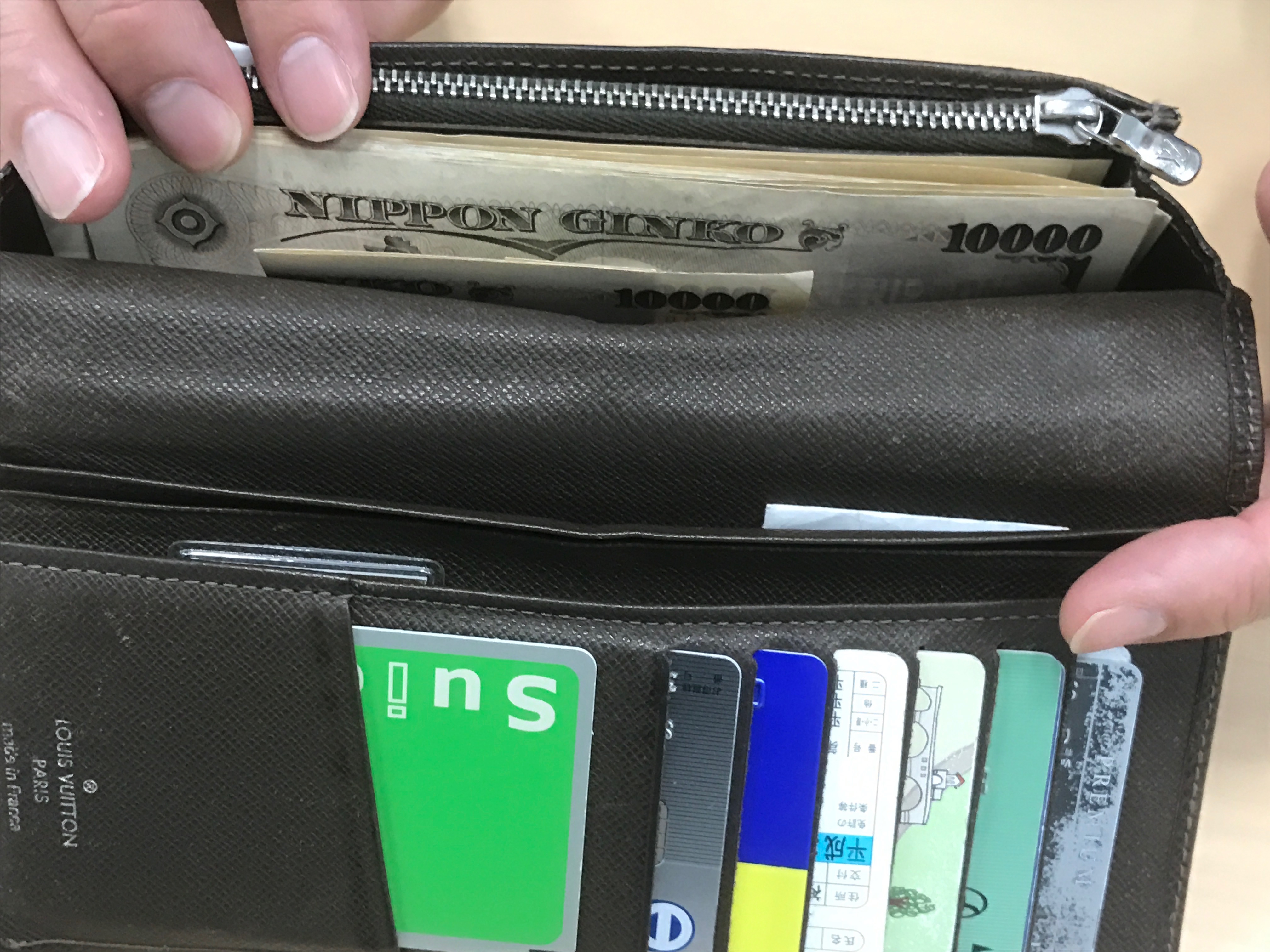 財布は“秋”に買ってはいけない！長財布に“5000円札”はいれない