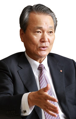生命保険協会会長、日本生命保険社長 筒井義信 <br />相互扶助の基本精神の下 社会に“安心”を提供する