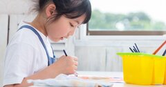 【夏休みにスッキリ！紙片づけ！】捨てにくい子どもの「作品」。取っておく基準は？