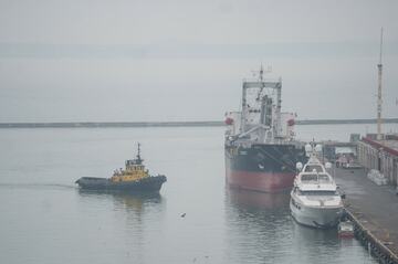 ホルムズ海峡再開、「軍事的圧倒」が鍵　ウクライナが米の教訓に