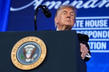 トランプ氏、イラン攻撃強化を保留　弾薬備蓄への懸念などで