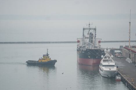 ホルムズ海峡再開、「軍事的圧倒」が鍵　ウクライナが米の教訓に