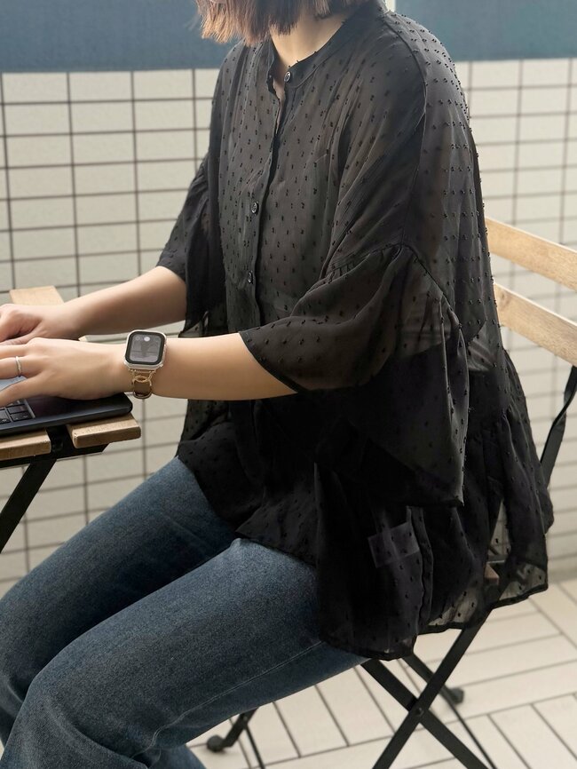 【しまむら】サッと羽織るだけでカワイイ！1639円の「涼しげトップス」ふんわり揺れるフレアシルエットが素敵すぎる！《着用レビュー》