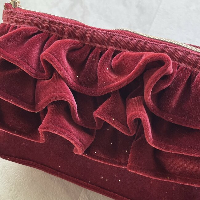 「色が可愛いどハマり」3COINSの“高見えポーチ”コスメ一式がまるっと入って使いやすい!「全部ほしいぞ!」「鬼かわいい」