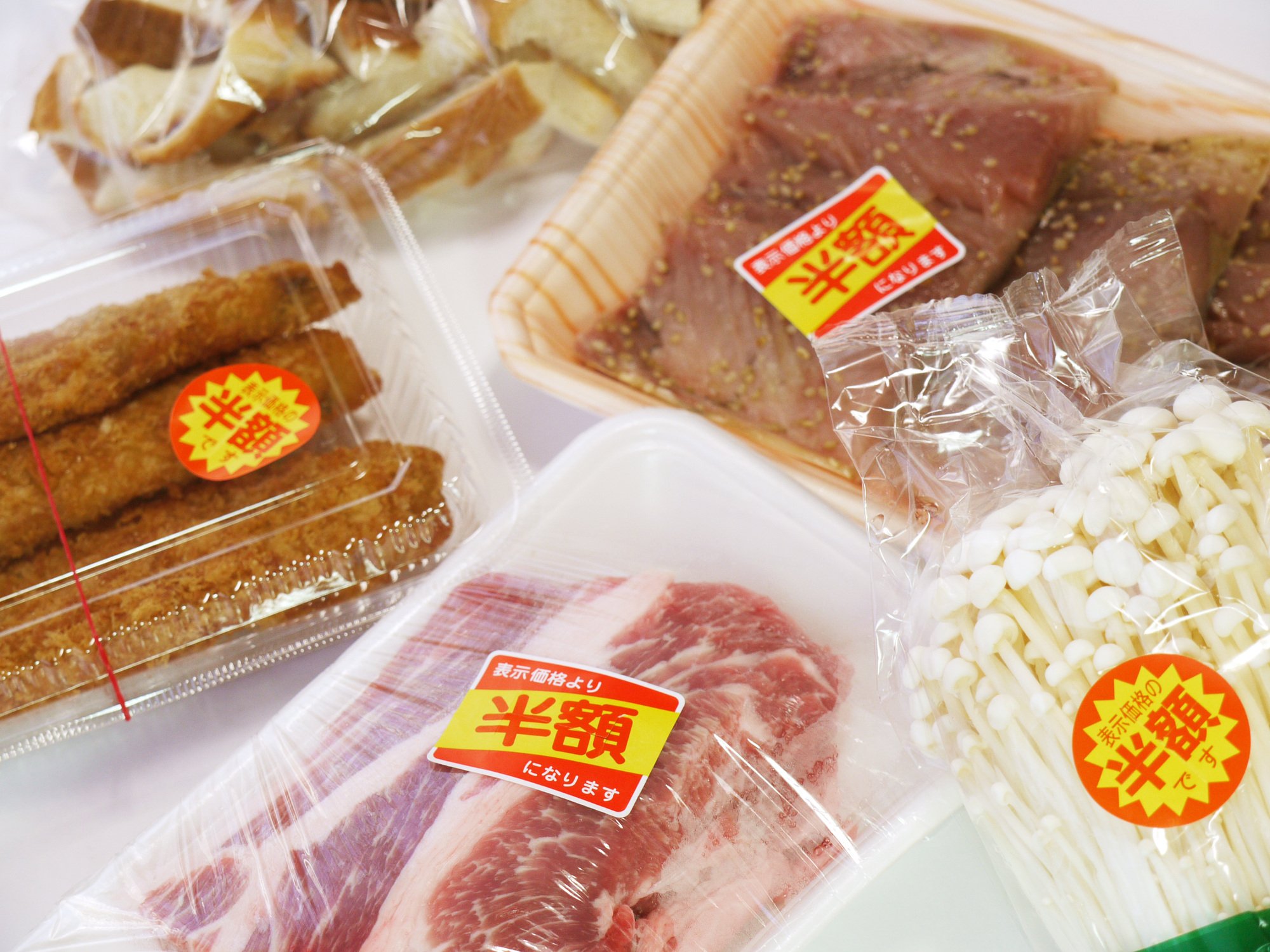 値上げラッシュでも飛びつくと怖い、「処分品半額」「飲み放題500円」「100円均一」のワナ