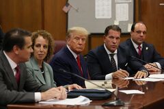 トランプ氏、全34件の罪状否認　無罪を主張