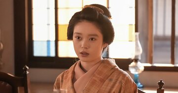 高石あかりが無言のシーンで見せた「いい表情」、たそがれ時の真骨頂〈ばけばけ第93回〉