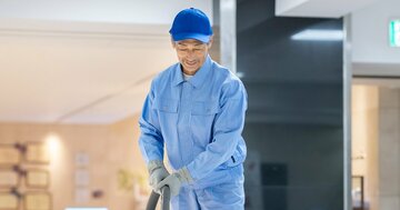 60代以上は正社員でも年収激減…シニア採用に積極的な「狙い目」職種は？