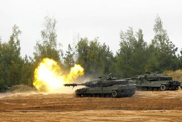 西側のウクライナ支援、独の戦車供与が焦点に