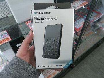 カードサイズのSIMフリーケータイ「NichePhone-S」が3980円！