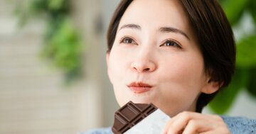 【医師が解説】甘いものがやめられない人の「糖質オフ」はチョコと緑茶でうまくいく