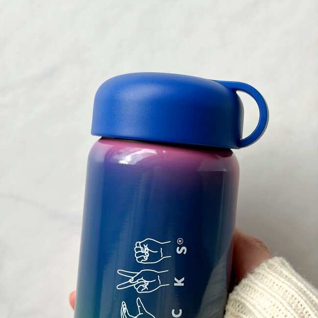 「一目惚れでした」「本当に美しい」スターバックスの“幻想的なボトル”グラデーションが素敵すぎる！「持ってるだけで幸せな気分」