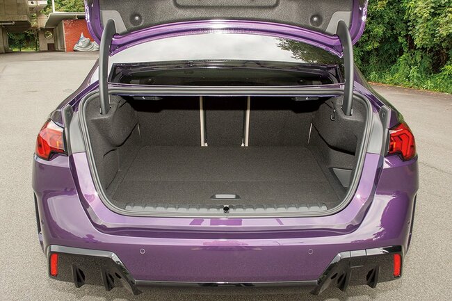 BMW 220dグランクーペ Mスポーツ荷室