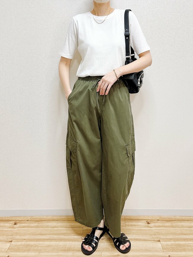 「痩せて見えます」「色違いで揃えたい」無印良品の“1490円トップス”びよ～んと伸びて着心地もバツグンなんです！「この袖丈を探してた」