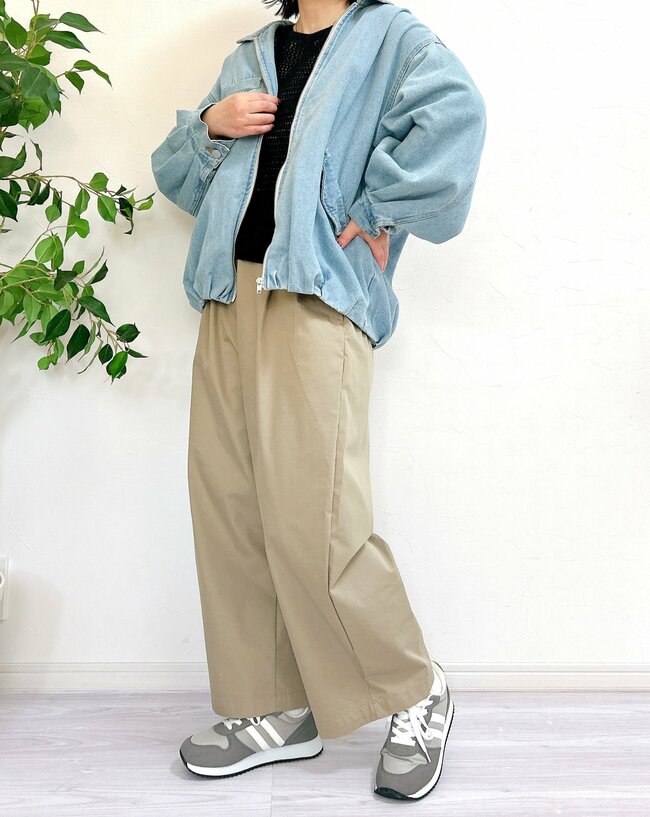 「お腹周りがスッキリ」「全色買う予定です」無印良品の“楽ちんパンツ”どこから見ても美シルエット…！「最高に理想的なパンツ！」