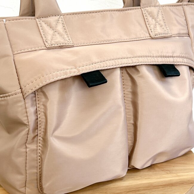 「お手頃価格に即決した」アフタヌーンティーの“多収納ショルダーバッグ”ポケットが8個も付いてて優秀！「整理整頓がしやすい」「シンプルで年代も選ばない」