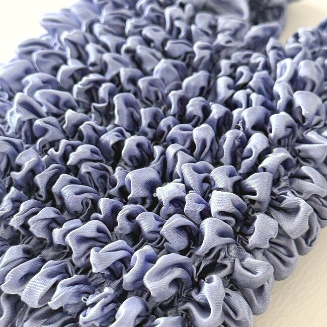 「荷物が入る入る」ダイソー姉妹店の“ビヨーンと伸びるエコバッグ”小さいのに想像以上に入る!「めちゃめちゃ便利」「無造作にカバンに入れられて楽」