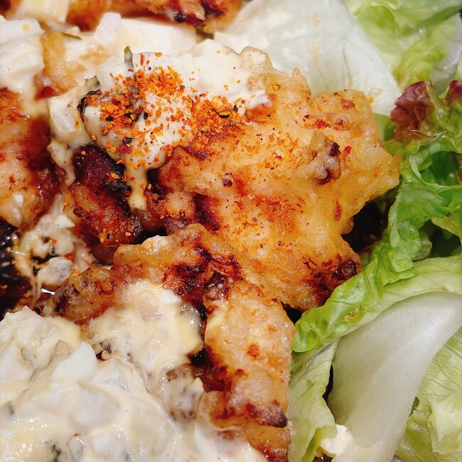 【大戸屋】お腹パンパンで苦しい…！お肉ぎゅうぎゅうの「わんぱくすぎるメニュー」1500kcal超えでボリューム満点！《実食レビュー》