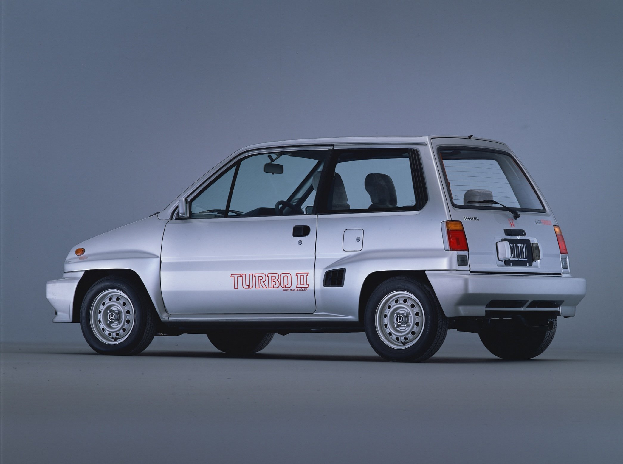 ホンダの小型EV「スーパーワン」はなぜ売れた？40年前の名車「シティターボII」のDNAを継ぐ強烈な加速感