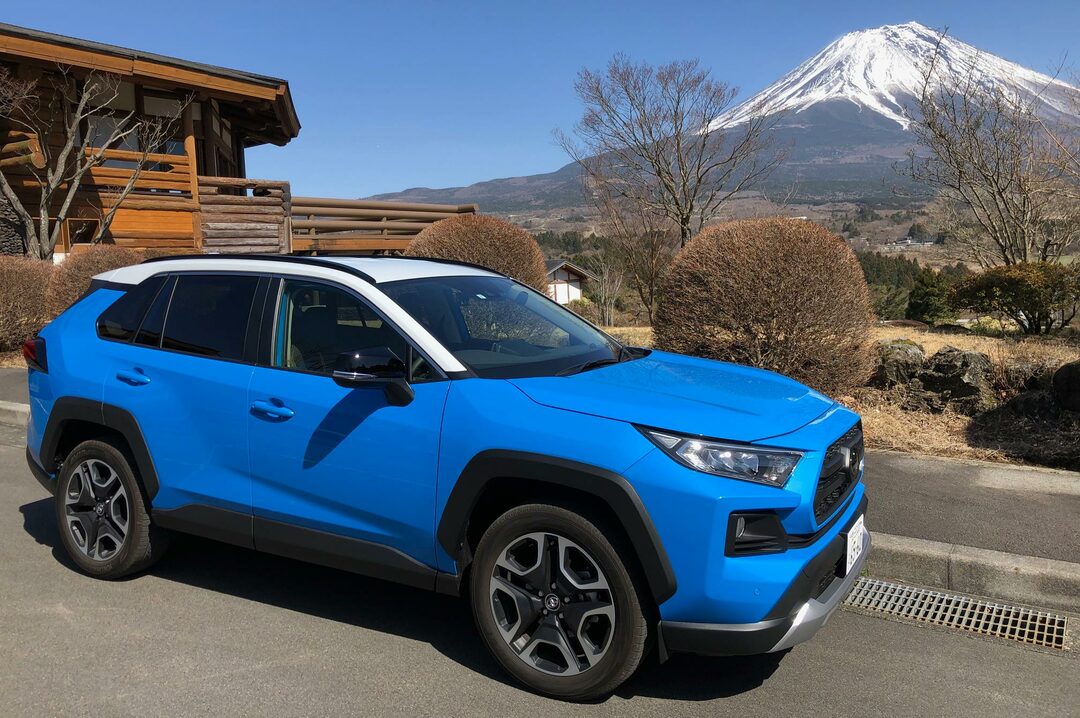 トヨタ新型RAV4、快晴に恵まれた富士山麓で開催された報道陣向け試乗会にて