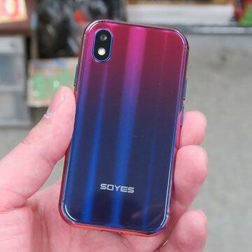 グラデーションカラーの3型（！）小型スマホが入荷