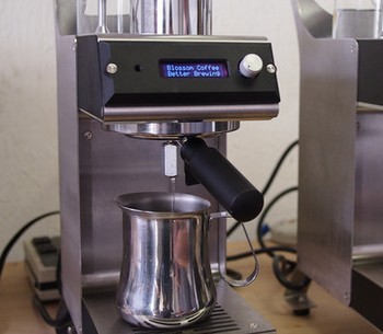 コーヒーメーカーは、20年進化していなかった。2人のエンジニアが挑むコーヒーの味の革新