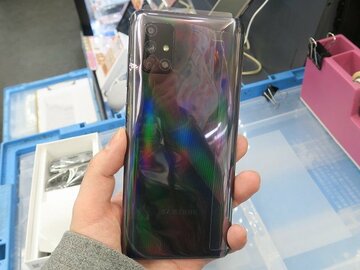 クアッドカメラ搭載のミドルハイスマホ「Galaxy A71」
