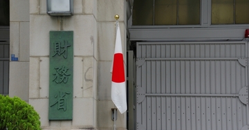 生活保護政策を決めるのは誰？　財務省・厚労省「綱引き」の中身