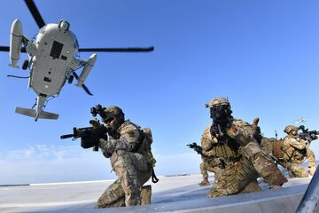 韓国「女性にも徴兵制を」　軍縮小で世論に変化
