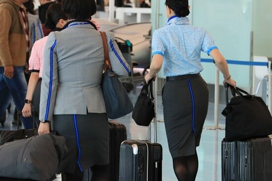 ANAが注意喚起したNG行為とは？「CAに負担」「他の客に迷惑」の声も【機内マナーを考えよう】