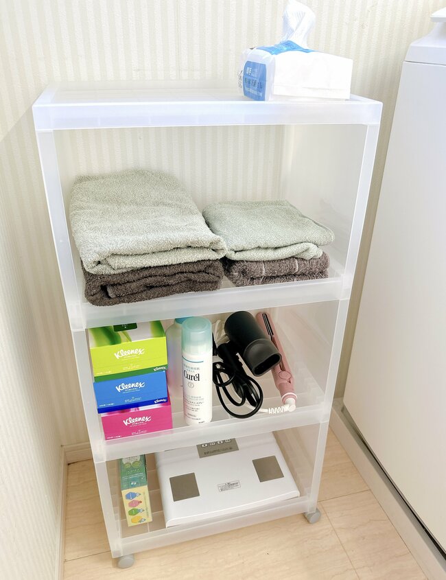 「整理したかったものが全ておさまりました」無印良品の“1990円の収納棚”部屋がスッキリ片付いちゃった！「思い切って4つも買ったが大正解！」「見た目もスタイリッシュ」