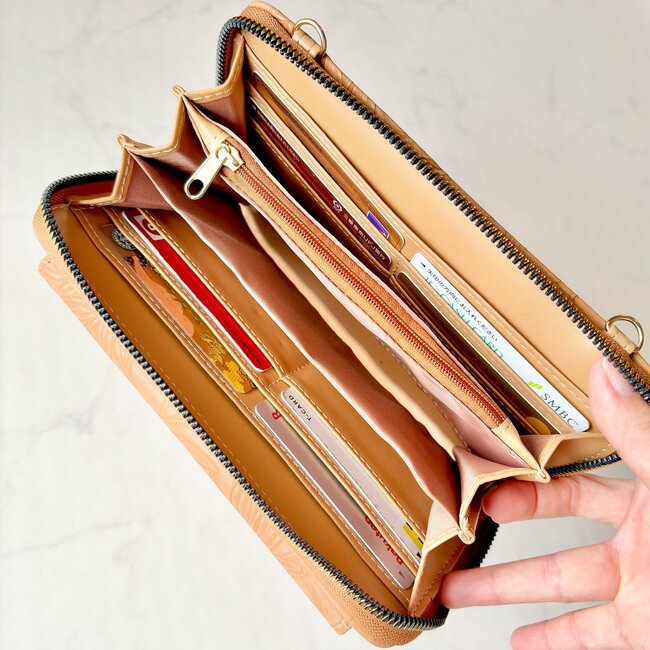 カードや診察券が50枚も入った…！しまむらの“1419円お財布ショルダー”スマホも収納できて天才すぎる！